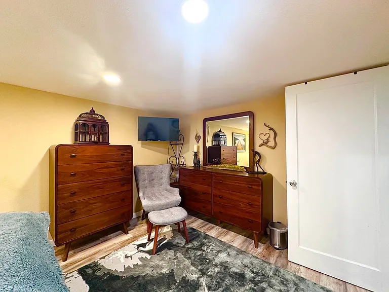 Modern Comfort Meets Convenience Fully Furnished 2-Bedroom ADU in Milwaukie! — Photo 12
