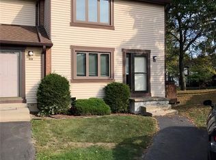 208 Charlesgate Cir, East Amherst, NY 14051