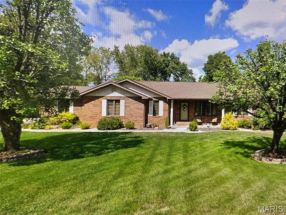 2nd image of 1214 W Woodfield Dr