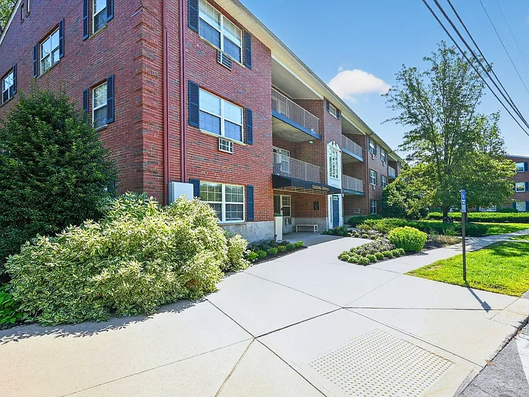 Eagle Rock Apartments at Framingham offers inviting outdoor spaces and modern amenities in a cozy setting. Enjoy well-maintained grounds and easy access to urban conveniences. Schedule your tour today to see your future home!