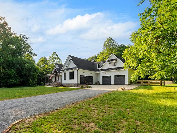 5th image of 2133 Bear Creek Rd