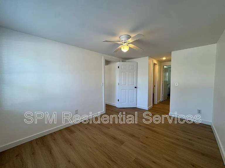 100 SE 43rd St #1 — Photo 8