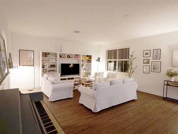 3rd image of 713 Sunflower Cir