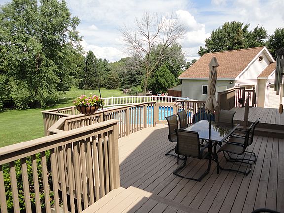 Huge deck and pool