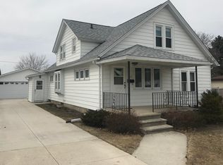 1414 S 32nd St, Manitowoc, WI 54220