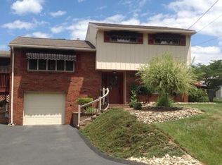 517 New Market Dr, Greensburg, PA 15601