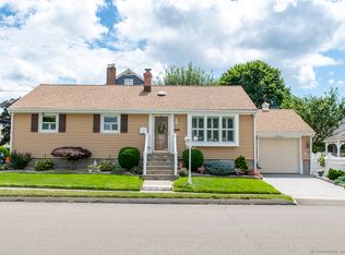 2 Oak Ter, Stratford, CT 06614