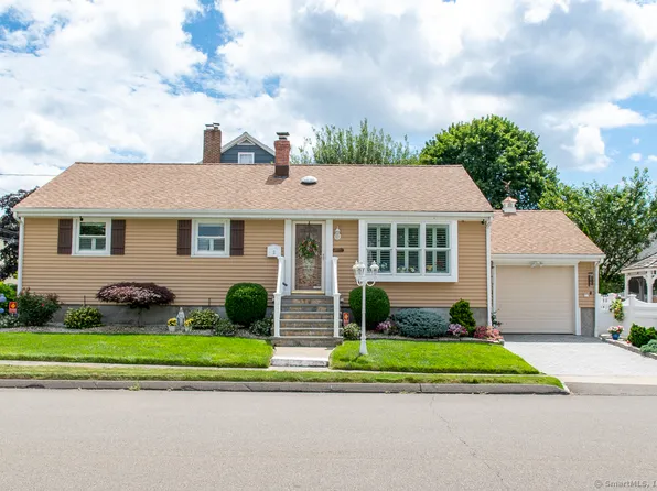 2 Oak Terrace, Stratford, CT 06614