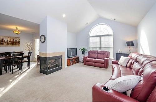 1st image of 3164 Primrose Ln
