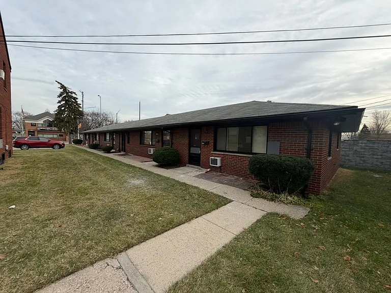 28645 John R Rd #R — Photo 2