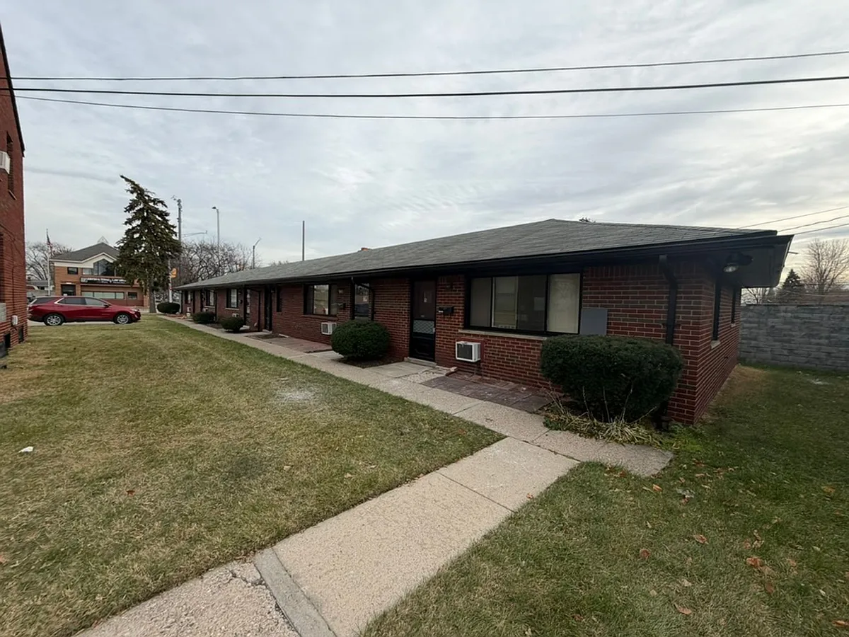 Building Photo - 28645 John R Rd #R