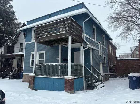 709 Townsend Pl, Niagara Falls, NY 14301