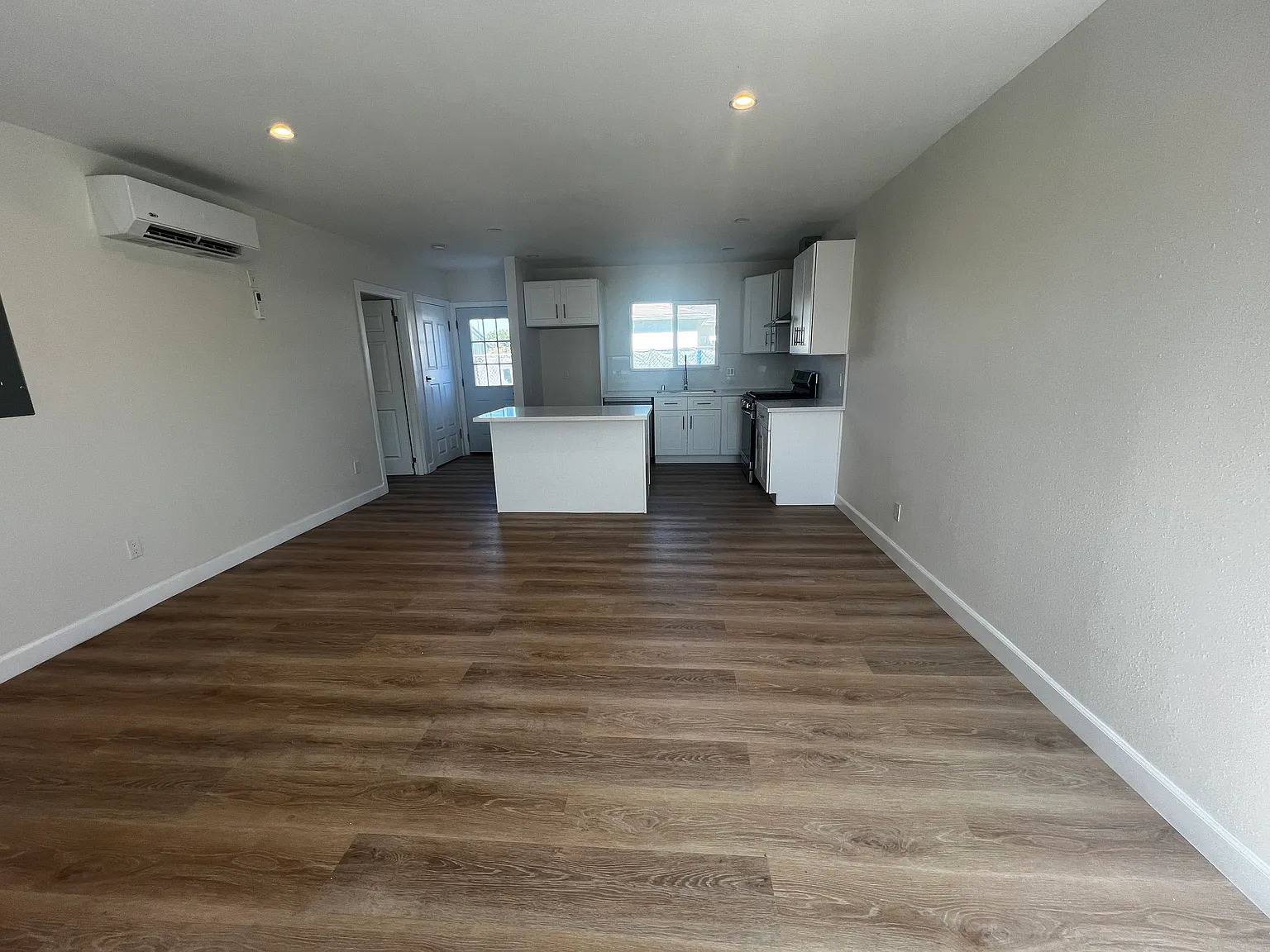 2 bed, 1000 sqft, $3,200 — Photo 3