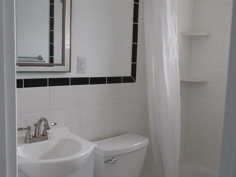 833 Chester Ave #2 — Photo 16