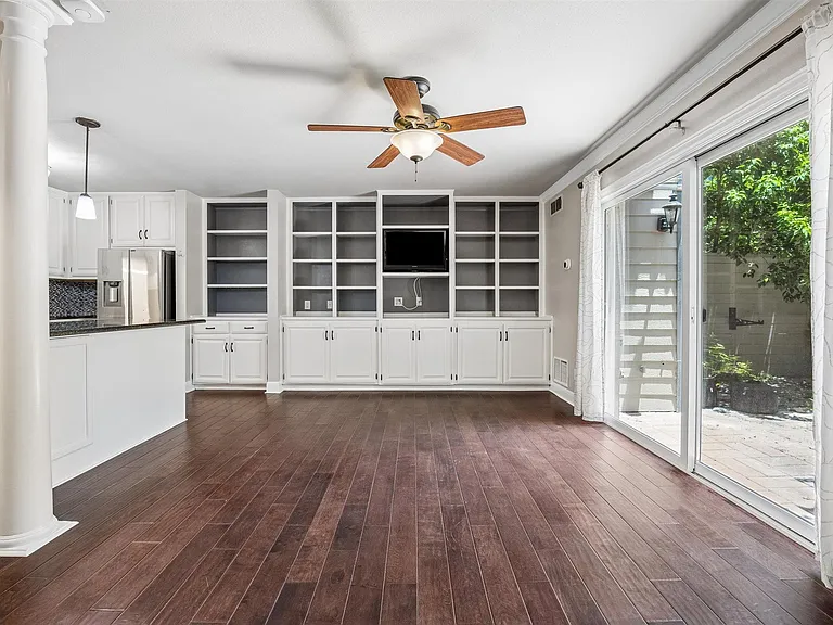 2500 Steck Ave #18 — Photo 7