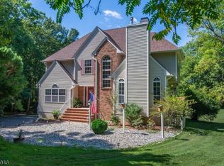 5 Cliffside Way, Andover, NJ 07821