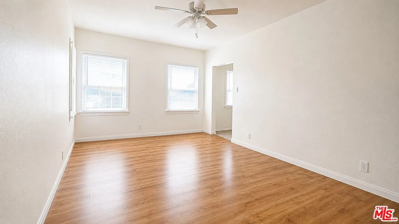 1 bed, 1.0 bath, 4100 sqft, $1,980 — Photo 3