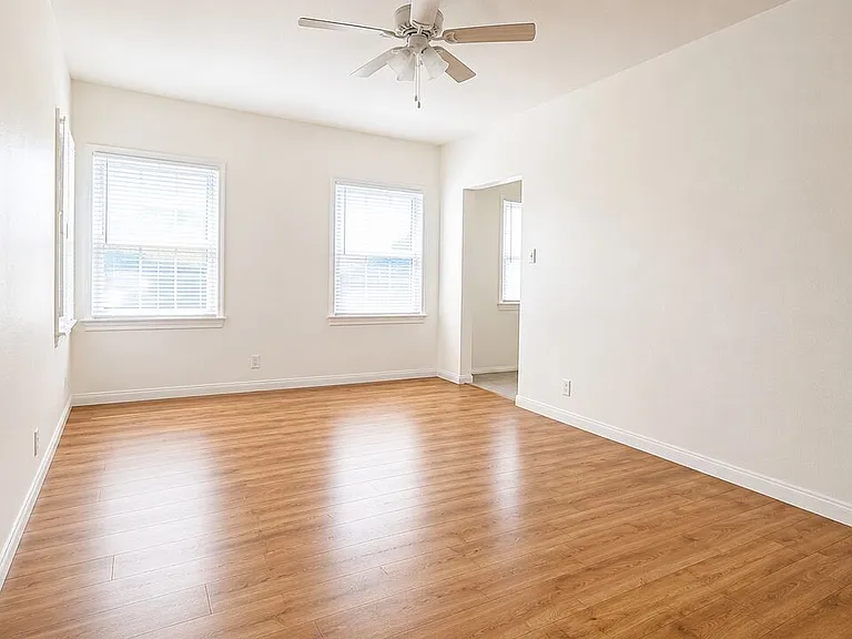 1351 S Cochran Ave #7 — Photo 3