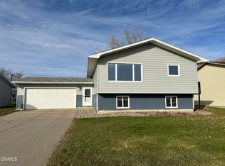 508 Borchardt Ave, Underwood, ND 58576