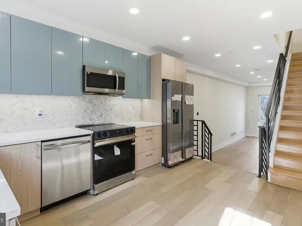 2440 E Harold St, Philadelphia, PA 19125