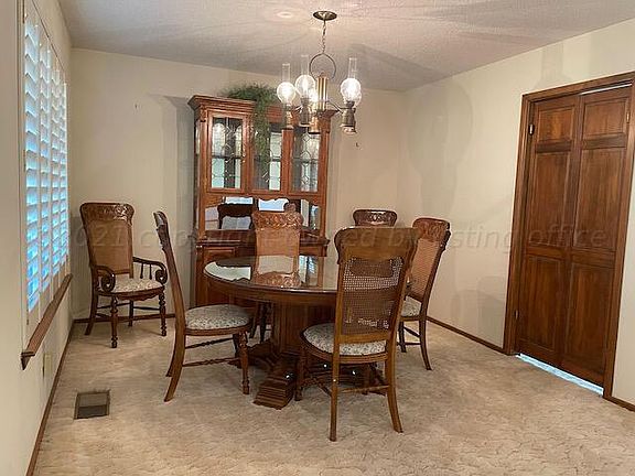 3rd image of 1934 N Holly Ln