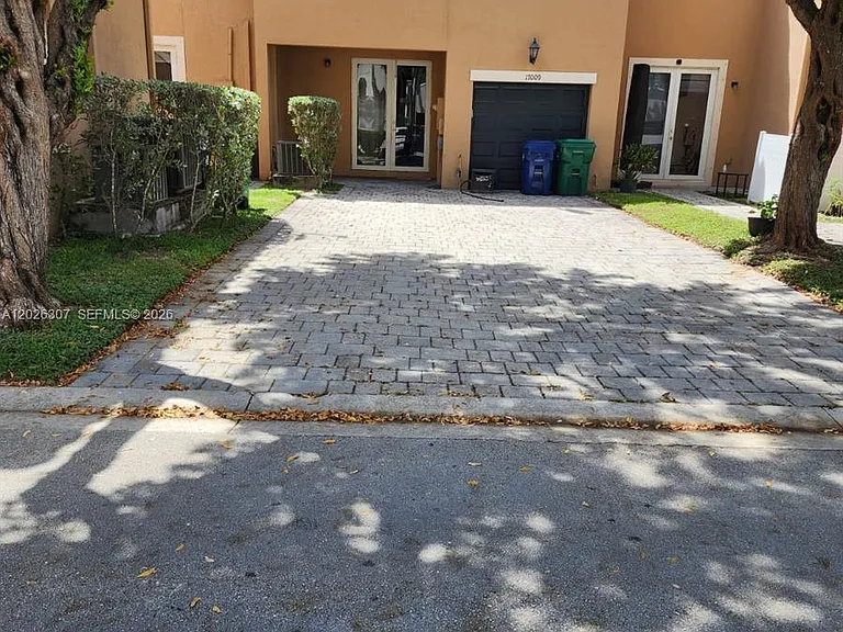 17009 SW 94th Ter — Photo 9