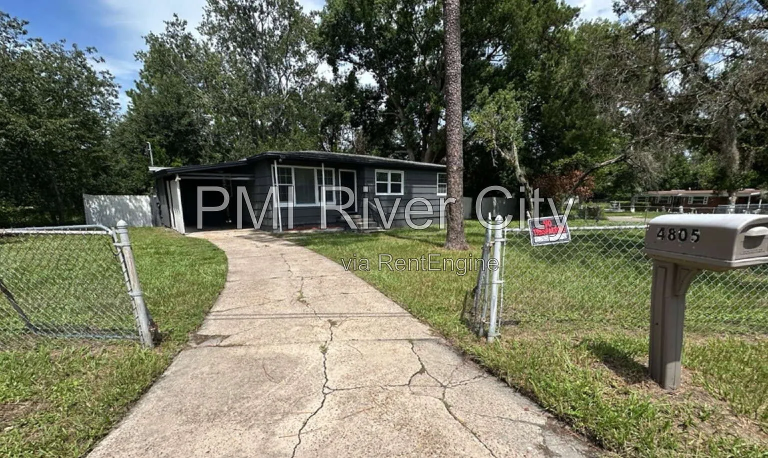 3 bed, 1.0 bath, 906 sqft, $1,050 — Photo 3