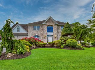 6 Hannibal Ct, East Setauket, NY 11733