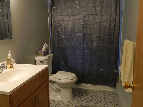 3rd image of 82 Wright Ave