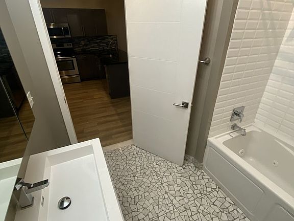 4th image of 99 W Main St Ste 308