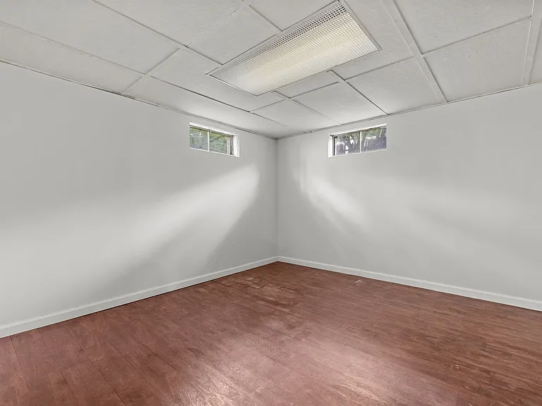 1392 Langholm Dr — Photo 21