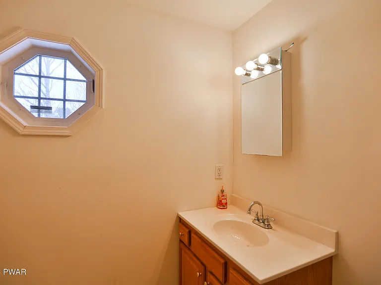 110 Stallion Dr — Photo 35