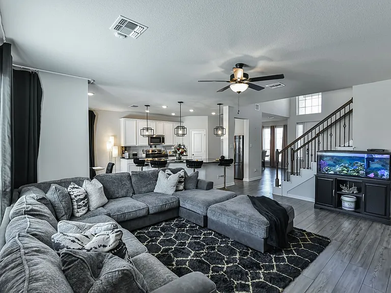 6306 Golden Gate Dr — Photo 13
