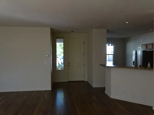 3 bed, 2000 sqft, $2,700 — Photo 4