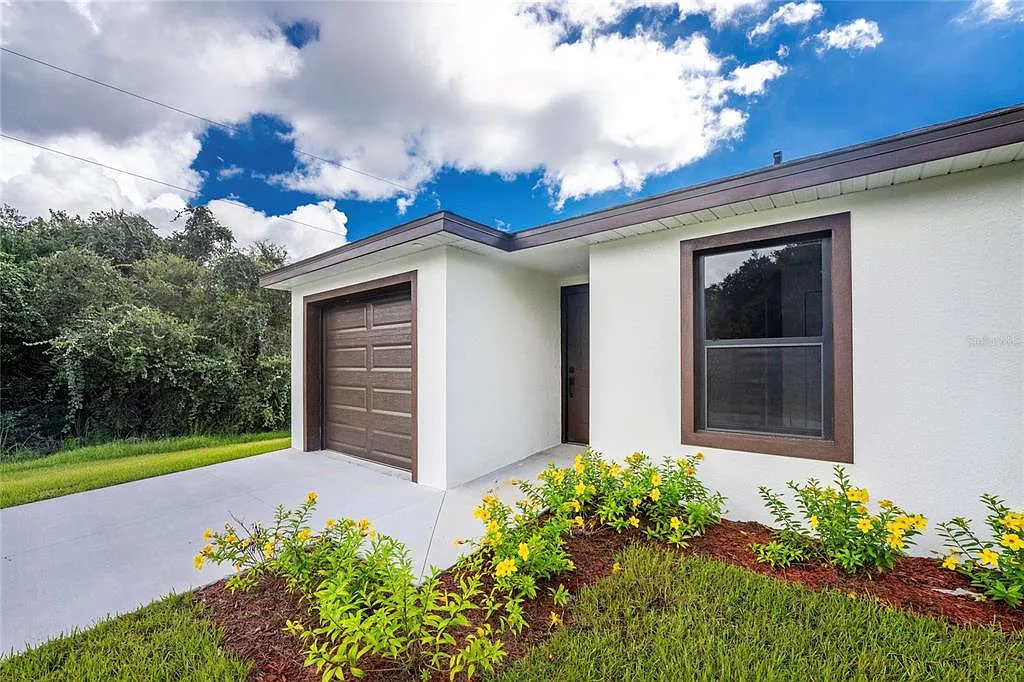 3 bed, 2.0 bath, 1200 sqft, $1,750 — Photo 1