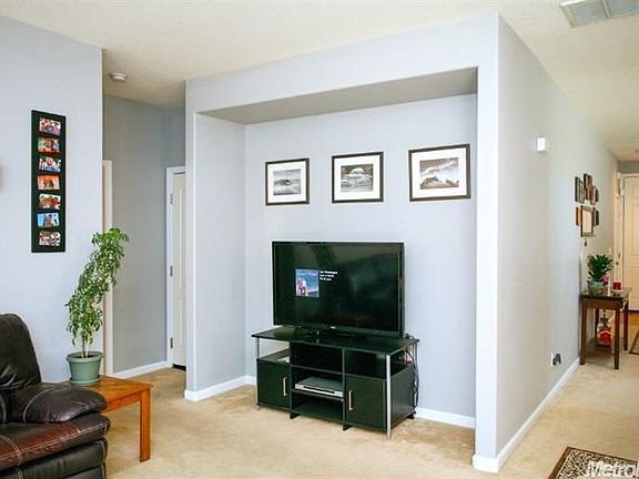 4th image of 5445 Shennecock Way