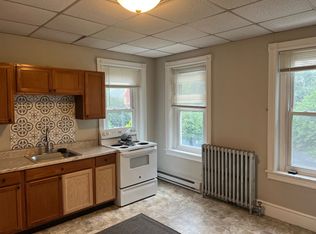 3-Bed Bi- Level 2nd/3rd floor Apt for Rent, Pottstown, PA 19464
