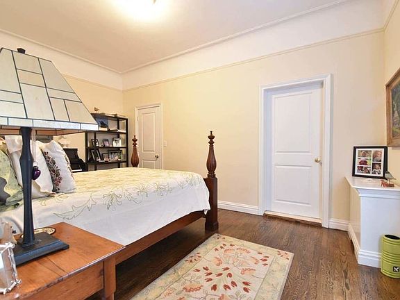 2nd image of 2350 Broadway #830A