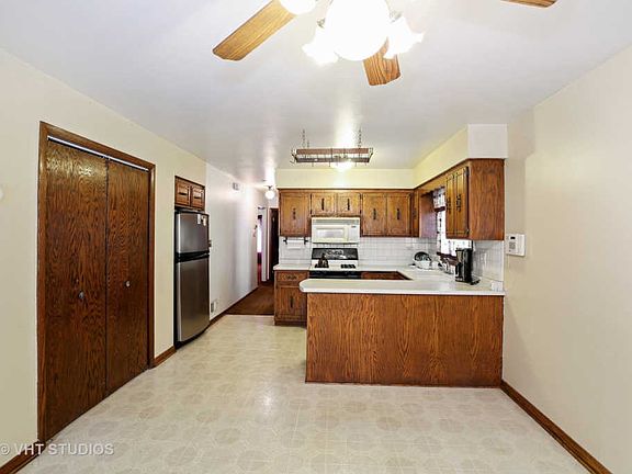 3rd image of 15745 S Park Ave