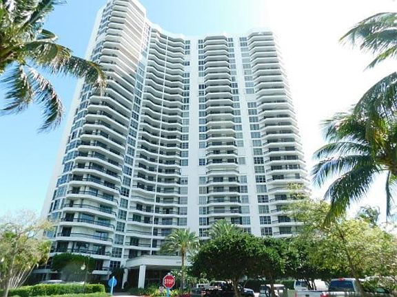 2nd image of 19195 Mystic Pointe Drive #301