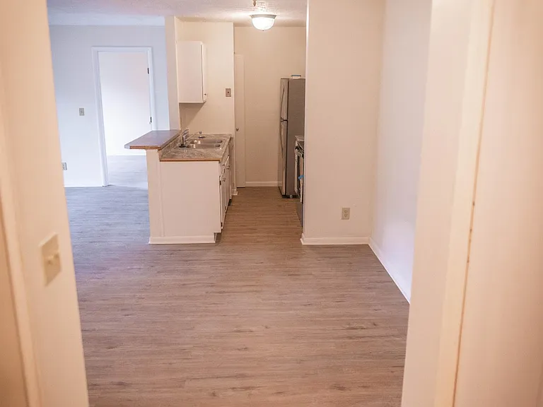 48 Woodland Hills Dr #8 — Photo 5