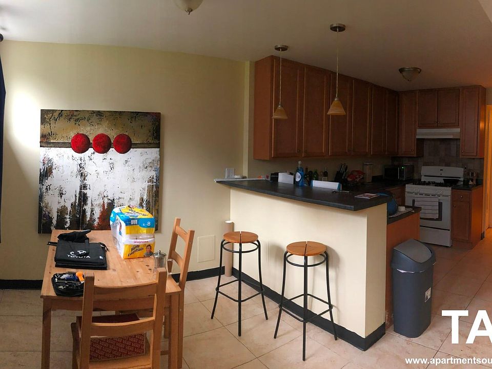 1st image of 2946 N Washtenaw Ave #Gdn