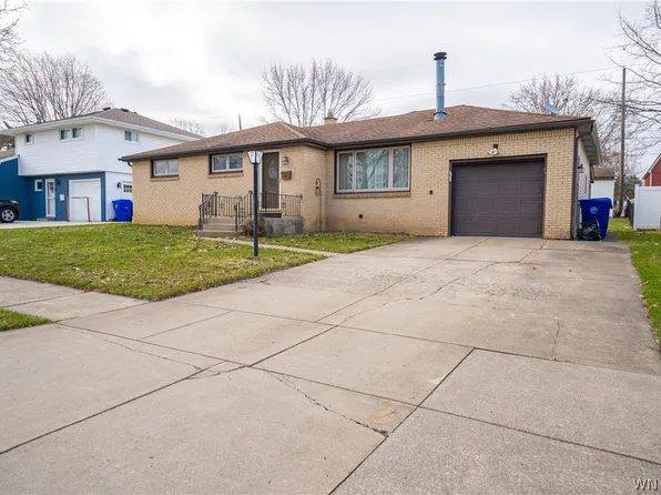 77 Patricia Dr, West Seneca, NY 14224