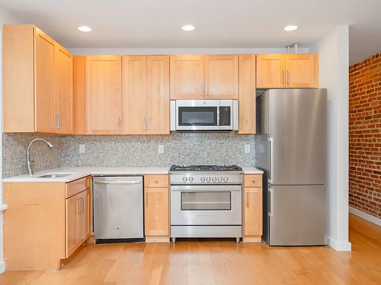 654 W 161st St #3H — Photo 4