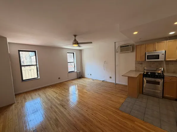 196 Spring St APT 8, New York, NY 10012
