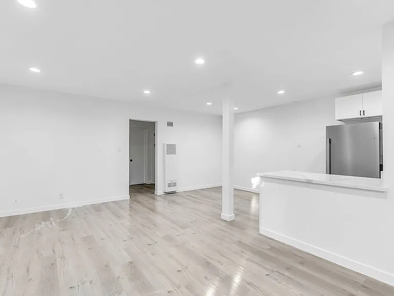 1138 Cardiff Avenue — Photo 6
