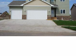 2605 17th St NW, Minot, ND 58703