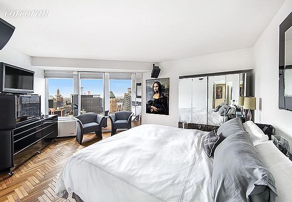 3rd image of 150 W 56th St APT 6305