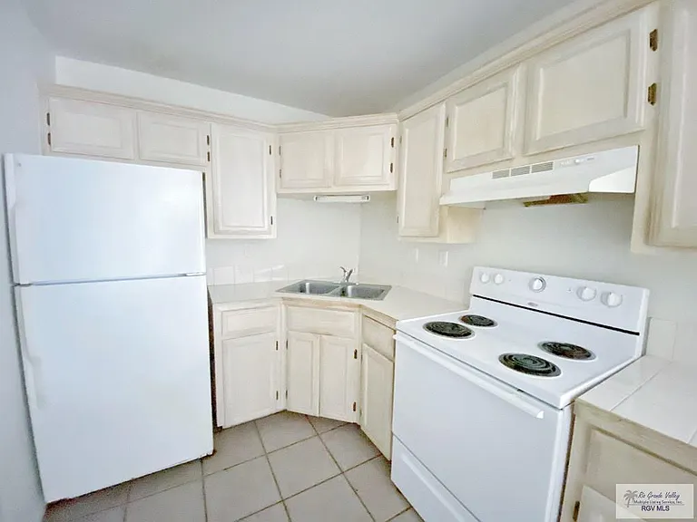 737 Sonesta Dr #B — Photo 7