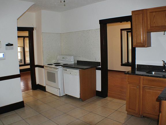 5th image of 15935 Broadway Ave
